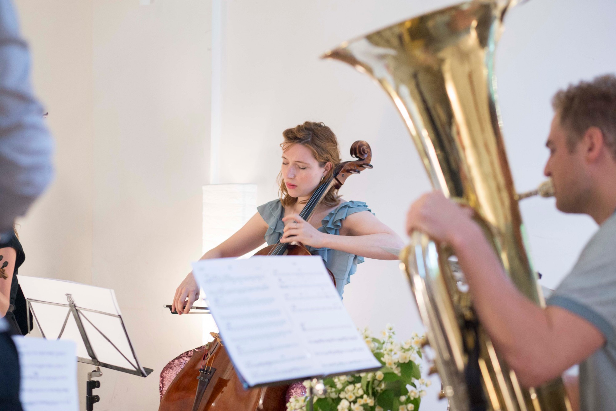 PanoramaPeng during the recording: cello and tuba behind music stands